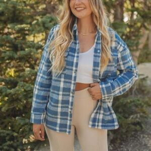 Vestique California dreaming shacket jacket size M plaid blue buttons down style
